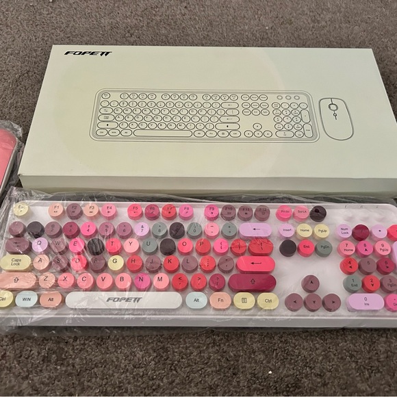 FOPETT Wireless Keyboard & Mouse Set Reliable 2.4 GHz Connectivity - Picture 1 of 11